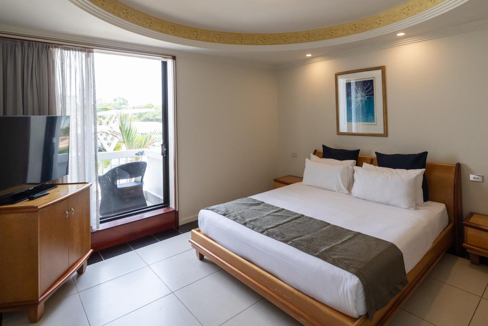 Mindil Beach Casino Resort Darwin Exterior foto A bedroom at the hotel